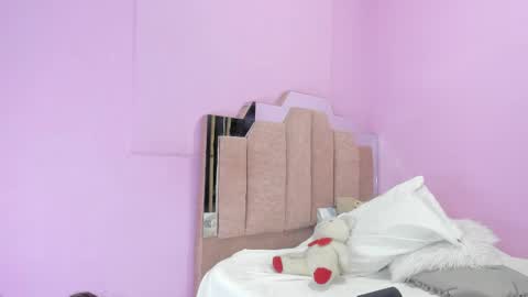 Snapshot of lovequeen02 chatting on September 2025 11:34:02 AM L O V E online show from September 2025 11:34:02 AM