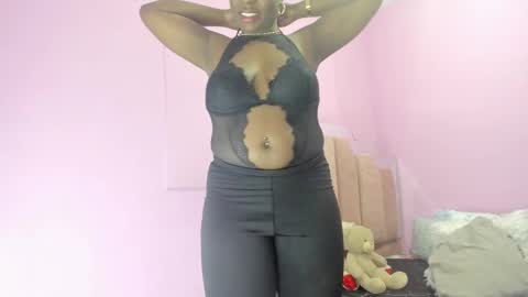 Snapshot of lovequeen02 chatting on September 2025 12:39:02 PM L O V E online show from September 2025 12:39:02 PM