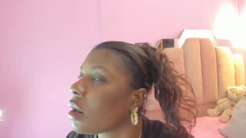 Snapshot of lovequeen02 chatting on October 2025 11:51:02 AM L O V E online show from October 2025 11:51:02 AM