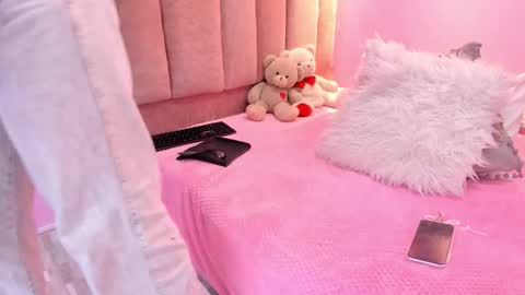 Snapshot of lovequeen02 chatting on October 2025 11:41:02 AM L O V E online show from October 2025 11:41:02 AM