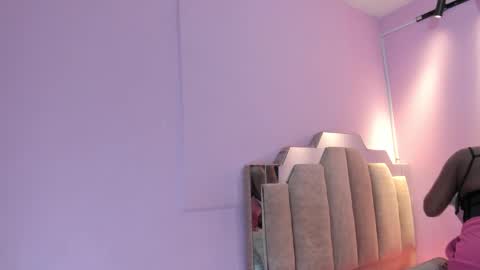 Snapshot of lovequeen02 chatting on October 2025 11:42:02 AM L O V E online show from October 2025 11:42:02 AM