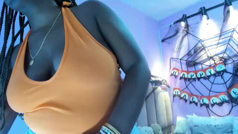 Snapshot of lovequeen02 chatting on October 2025 11:44:02 AM L O V E online show from October 2025 11:44:02 AM