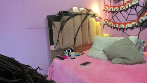 Snapshot of lovequeen02 chatting on October 2025 12:06:02 PM L O V E online show from October 2025 12:06:02 PM