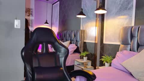 Love  online show from November 2025 09:03:02 PM