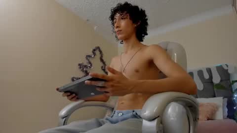Snapshot of loverboy8_ chatting on December 2024 06:47:01 AM loverboy8_ online show from December 2024 06:47:01 AM