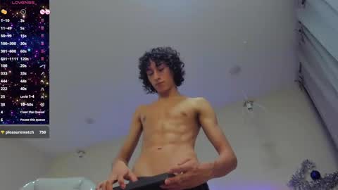Snapshot of loverboy8_ chatting on January 2025 04:58:02 AM loverboy8_ online show from January 2025 04:58:02 AM