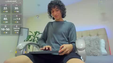 Snapshot of loverboy8_ chatting on February 2025 04:18:02 AM loverboy8_ online show from February 2025 04:18:02 AM