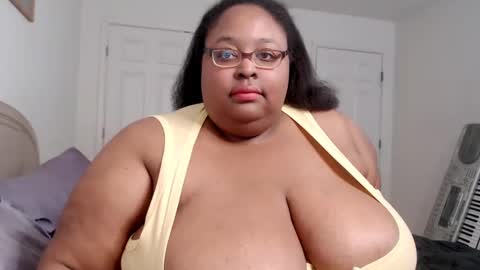 Snapshot of loves_aura chatting on January 2025 01:28:02 AM Alyson online show from January 2025 01:28:02 AM