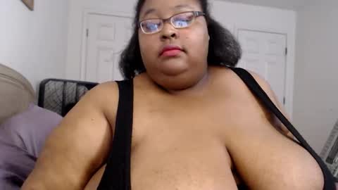 Snapshot of loves_aura chatting on March 2026 12:16:01 AM Alyson online show from March 2026 12:16:01 AM