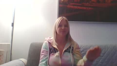 Marlyn online show from December 2025 11:10:01 PM