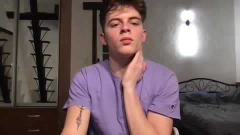 Snapshot of lovet1me chatting on March 2025 12:40:02 AM luv online show from March 2025 12:40:02 AM