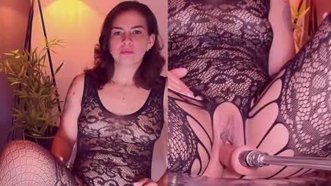 L A U R A  online show from October 2025 02:54:01 AM