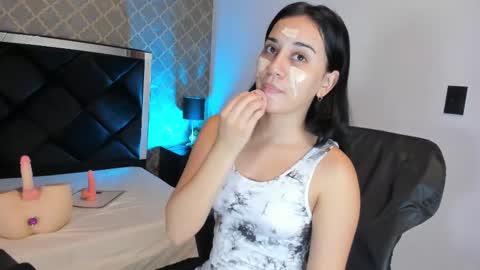 Snapshot of loving_darcy_ chatting on March 2025 12:23:01 PM Darcy online show from March 2025 12:23:01 PM