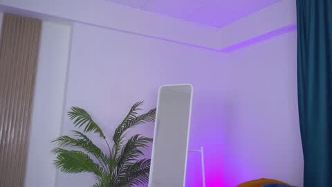 Snapshot of lovingblondie chatting on December 2024 08:05:02 AM Nora online show from December 2024 08:05:02 AM