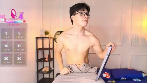 lUAN online show from November 2025 07:35:01 PM