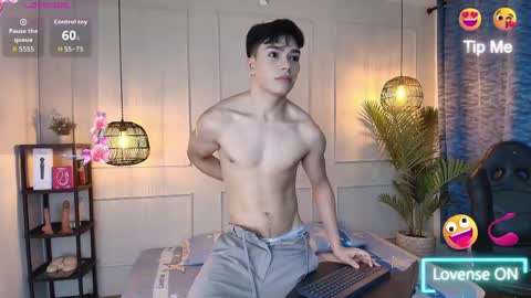lUAN online show from May 2026 08:06:02 PM