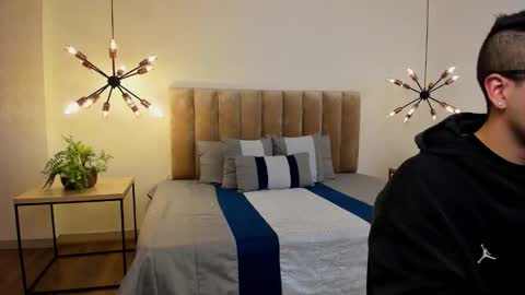 luca_morettii online show from September 2025 12:10:01 PM