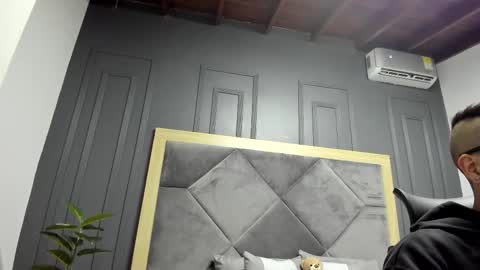 luca_morettii online show from November 2025 12:27:01 PM