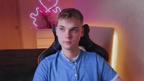 Lucas Gill online show from September 2025 02:44:01 AM