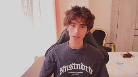 lucas_xo online show from October 2025 06:16:02 PM