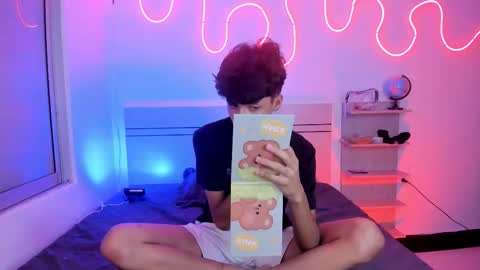 Luccas Ferreira online show from November 2025 07:16:02 PM