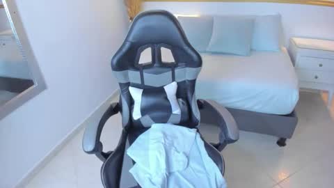 L U C C I A online show from October 2025 12:47:01 PM