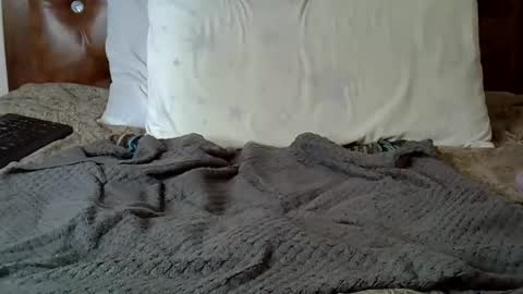 Luchia online show from December 2025 04:12:02 PM