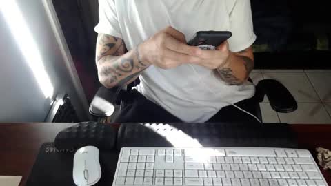 Luchi Luchano online show from November 2025 10:02:01 PM