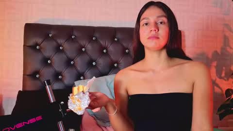 Snapshot of luci_ramirez chatting on October 2025 04:51:01 PM Luciana Ramirez Sofia Collins online show from October 2025 04:51:01 PM