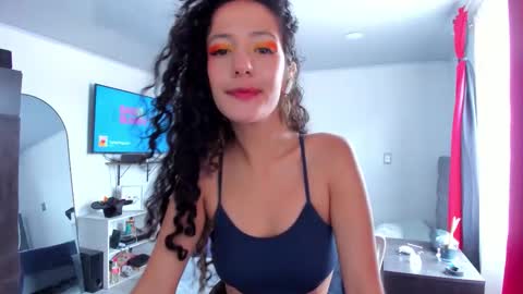 Lucia online show from November 2025 03:57:01 PM