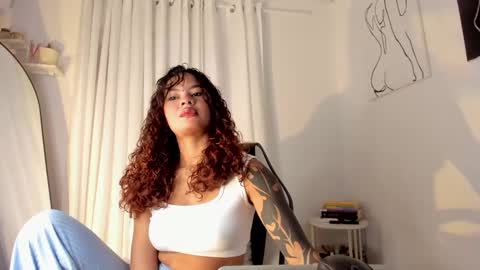 Snapshot of lucia_lee_ chatting on January 2025 03:13:01 PM Lucia online show from January 2025 03:13:01 PM