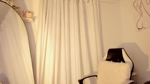 Snapshot of lucia_lee_ chatting on January 2025 06:14:01 PM Lucia online show from January 2025 06:14:01 PM