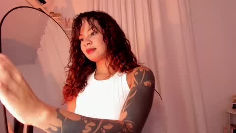 Snapshot of lucia_lee_ chatting on January 2025 02:01:01 AM Lucia online show from January 2025 02:01:01 AM