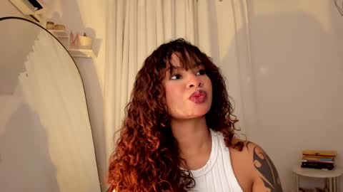 Snapshot of lucia_lee_ chatting on January 2025 06:57:02 PM Lucia online show from January 2025 06:57:02 PM