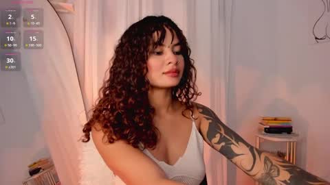 Snapshot of lucia_lee_ chatting on January 2025 09:19:01 PM Lucia online show from January 2025 09:19:01 PM