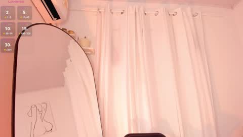 Snapshot of lucia_lee_ chatting on January 2025 12:33:01 AM Lucia online show from January 2025 12:33:01 AM