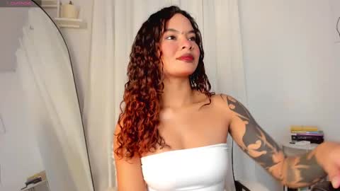 Snapshot of lucia_lee_ chatting on March 2025 07:54:01 PM Lucia online show from March 2025 07:54:01 PM