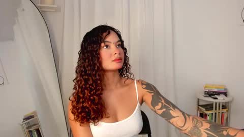 Snapshot of lucia_lee_ chatting on March 2025 06:54:01 PM Lucia online show from March 2025 06:54:01 PM