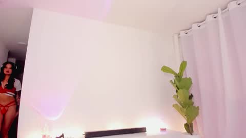 Snapshot of lucia_lee_ chatting on October 2025 05:47:01 PM Lucia online show from October 2025 05:47:01 PM