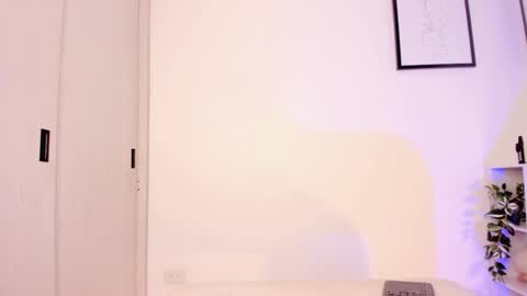 Snapshot of lucia_lee_ chatting on November 2025 09:24:02 PM Lucia online show from November 2025 09:24:02 PM