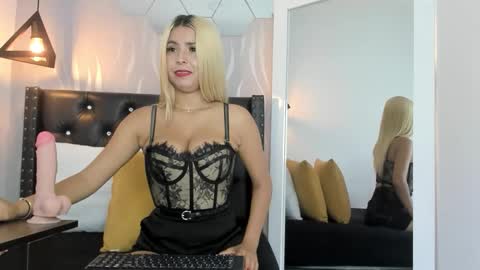 Snapshot of lucia_rios chatting on October 2025 01:31:02 PM Lucia online show from October 2025 01:31:02 PM