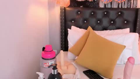 Snapshot of lucia_rios chatting on October 2025 07:18:01 PM Lucia online show from October 2025 07:18:01 PM