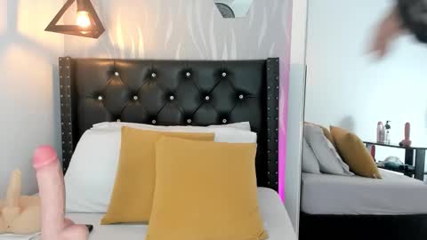 Snapshot of lucia_rios chatting on November 2025 07:37:01 PM Lucia online show from November 2025 07:37:01 PM