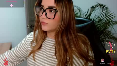 Snapshot of lucia_star_ chatting on April 2026 10:01:02 PM lucia star online show from April 2026 10:01:02 PM