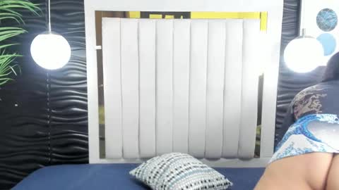 Snapshot of lucia_vonne chatting on January 2025 12:05:02 PM Lucia Vonne online show from January 2025 12:05:02 PM