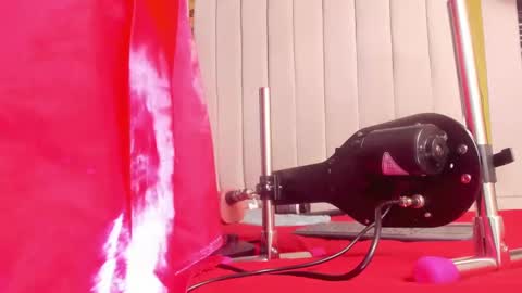 Snapshot of lucia_vonne chatting on February 2025 12:20:01 PM Lucia Vonne online show from February 2025 12:20:01 PM