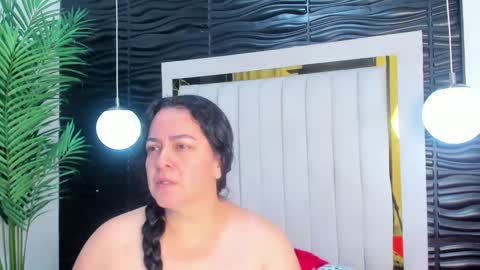 Snapshot of lucia_vonne chatting on March 2025 11:00:02 AM Lucia Vonne online show from March 2025 11:00:02 AM