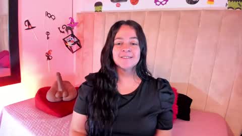 Snapshot of lucia_vonne chatting on October 2025 01:03:01 AM Lucia Vonne online show from October 2025 01:03:01 AM