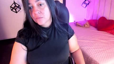 Snapshot of lucia_vonne chatting on November 2025 09:17:02 PM Lucia Vonne online show from November 2025 09:17:02 PM