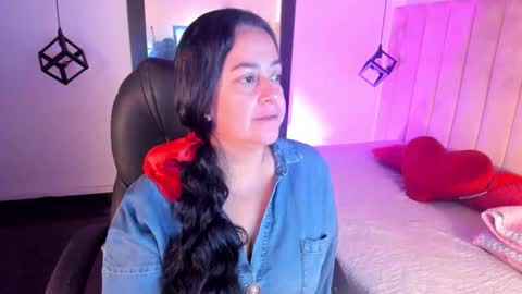 Snapshot of lucia_vonne chatting on November 2025 08:53:02 PM Lucia Vonne online show from November 2025 08:53:02 PM